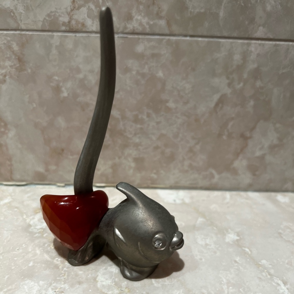 Silver fish ring holder